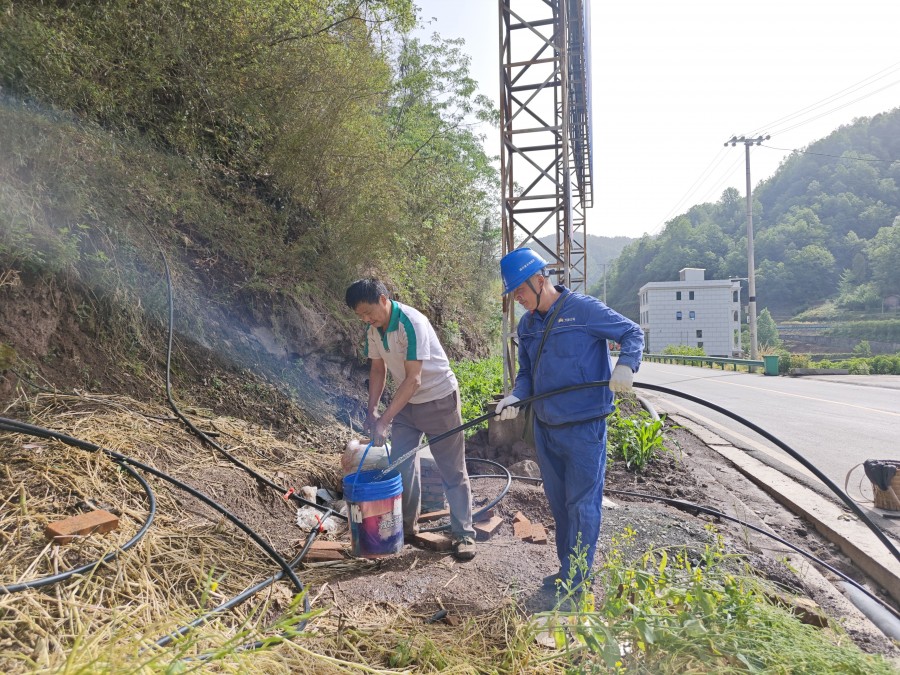 4圖為:成功抽水滿足群眾生產(chǎn)生活